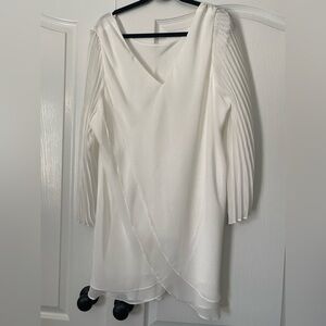 Hot in Hollywood Elegant White V-neck  Pleated Blouse Women’s Size 3X